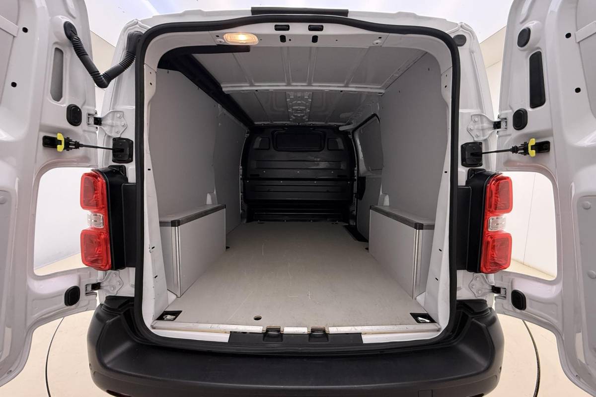 Fiat Scudo Fiat Scudo 2.0 Diesel 145 S&S L2 Automaat | Navigatie | Camera | Laadruimte betimmering | 3 Zitplaatsen | Mistlampen voor | Cruise control | Airco