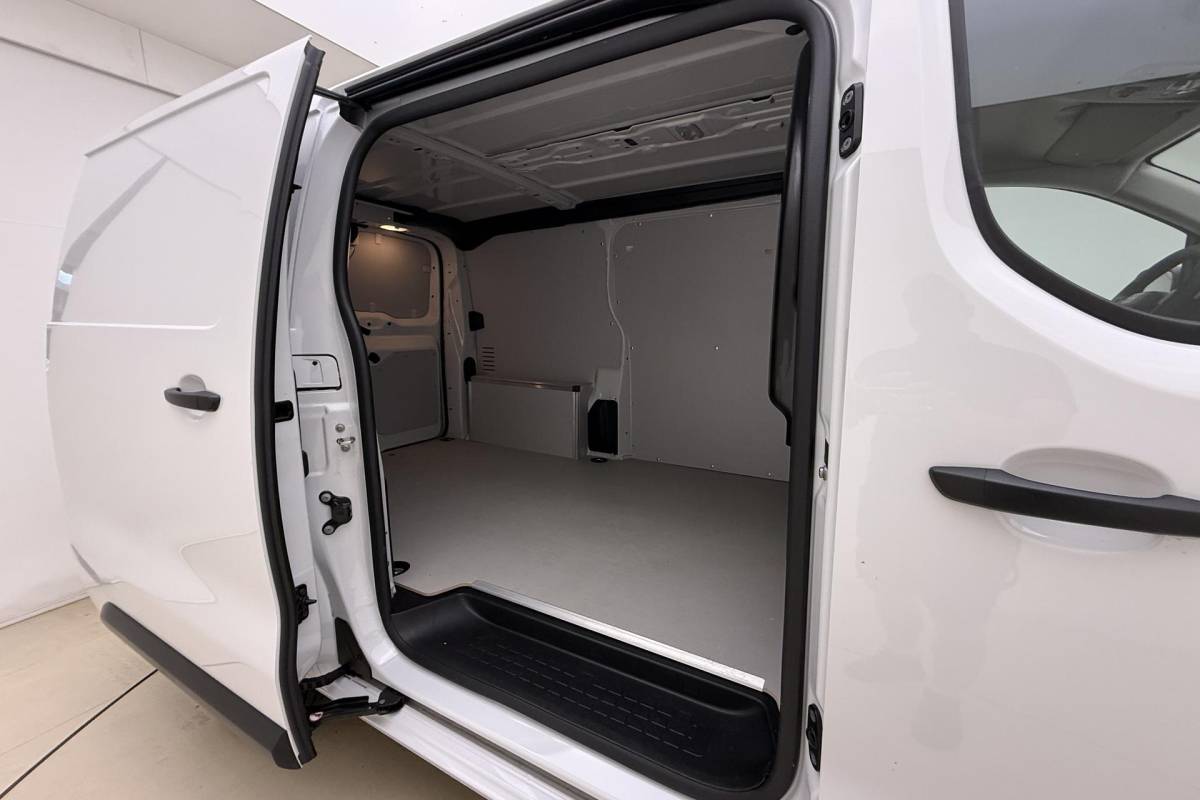Fiat Scudo Fiat Scudo 2.0 Diesel 145 S&S L2 Automaat | Navigatie | Camera | Laadruimte betimmering | 3 Zitplaatsen | Mistlampen voor | Cruise control | Airco