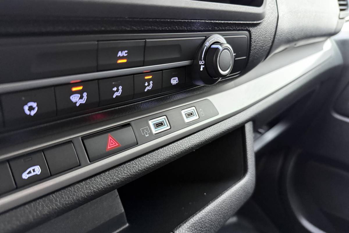Fiat Scudo Fiat Scudo 2.0 Diesel 145 S&S L2 Automaat | Navigatie | Camera | Laadruimte betimmering | 3 Zitplaatsen | Mistlampen voor | Cruise control | Airco