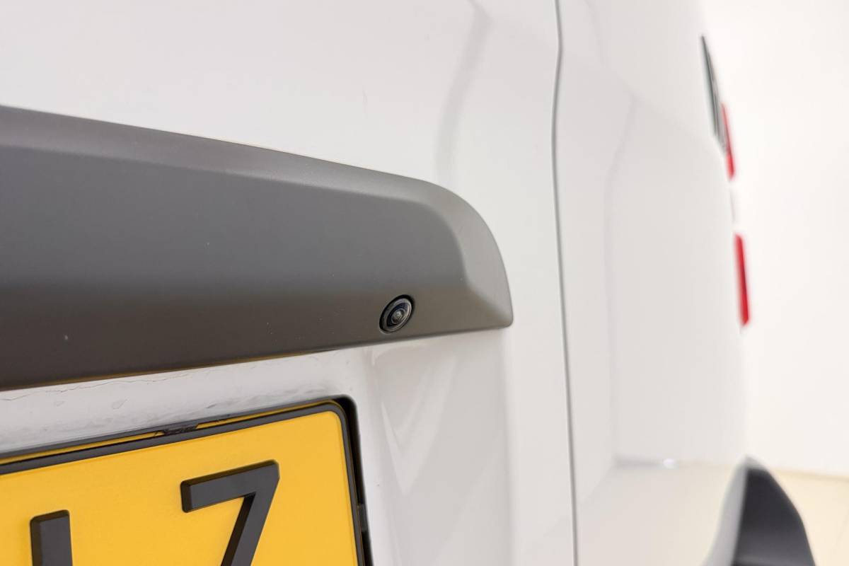 Fiat Scudo Fiat Scudo 2.0 Diesel 145 S&S L2 Automaat | Navigatie | Camera | Laadruimte betimmering | 3 Zitplaatsen | Mistlampen voor | Cruise control | Airco
