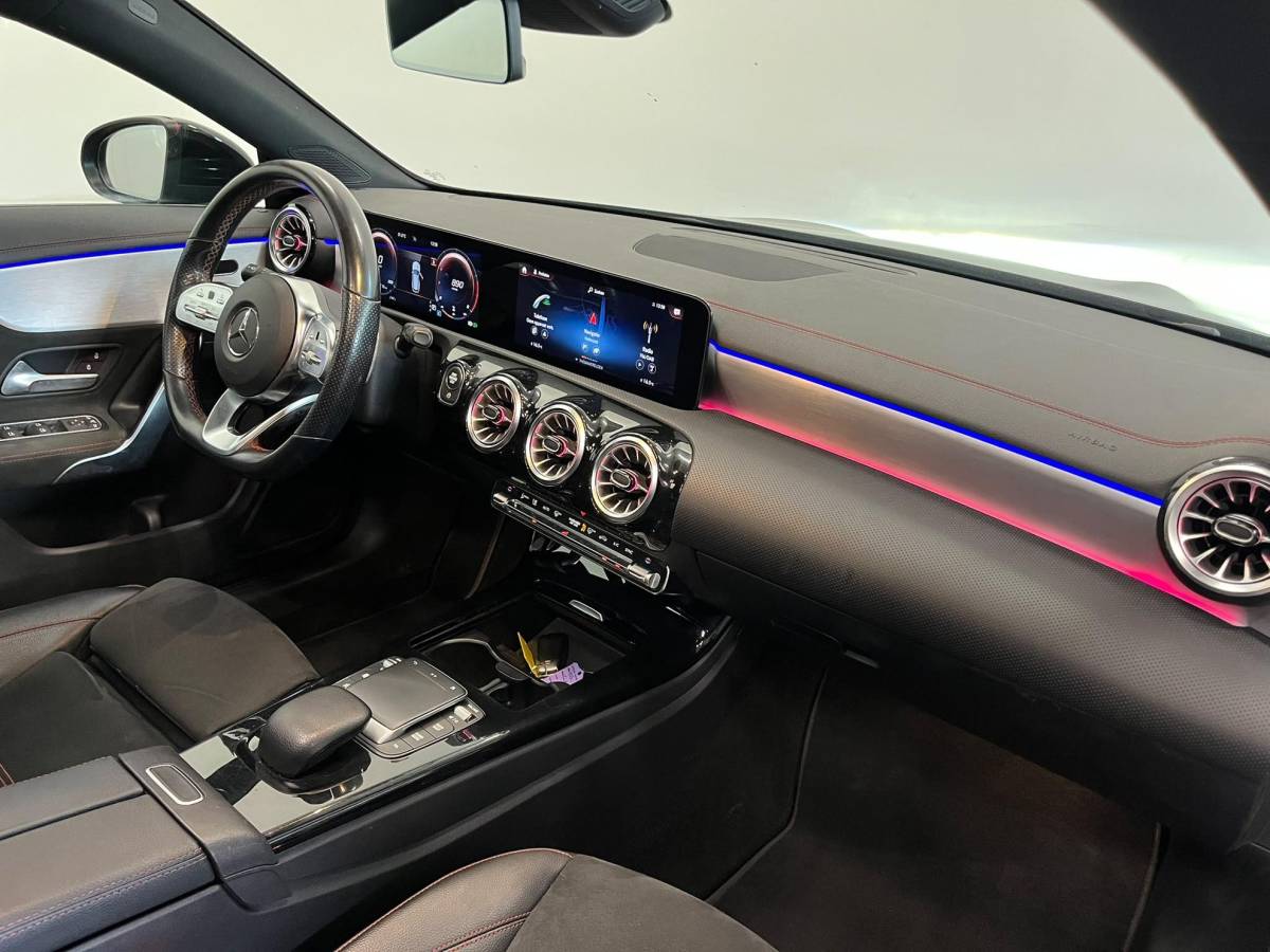 Mercedes-Benz CLA Mercedes-Benz CLA-klasse Shooting Brake 180 Business Solution AMG Panoramadak Trekhaak Multibeam LED Nightpakket