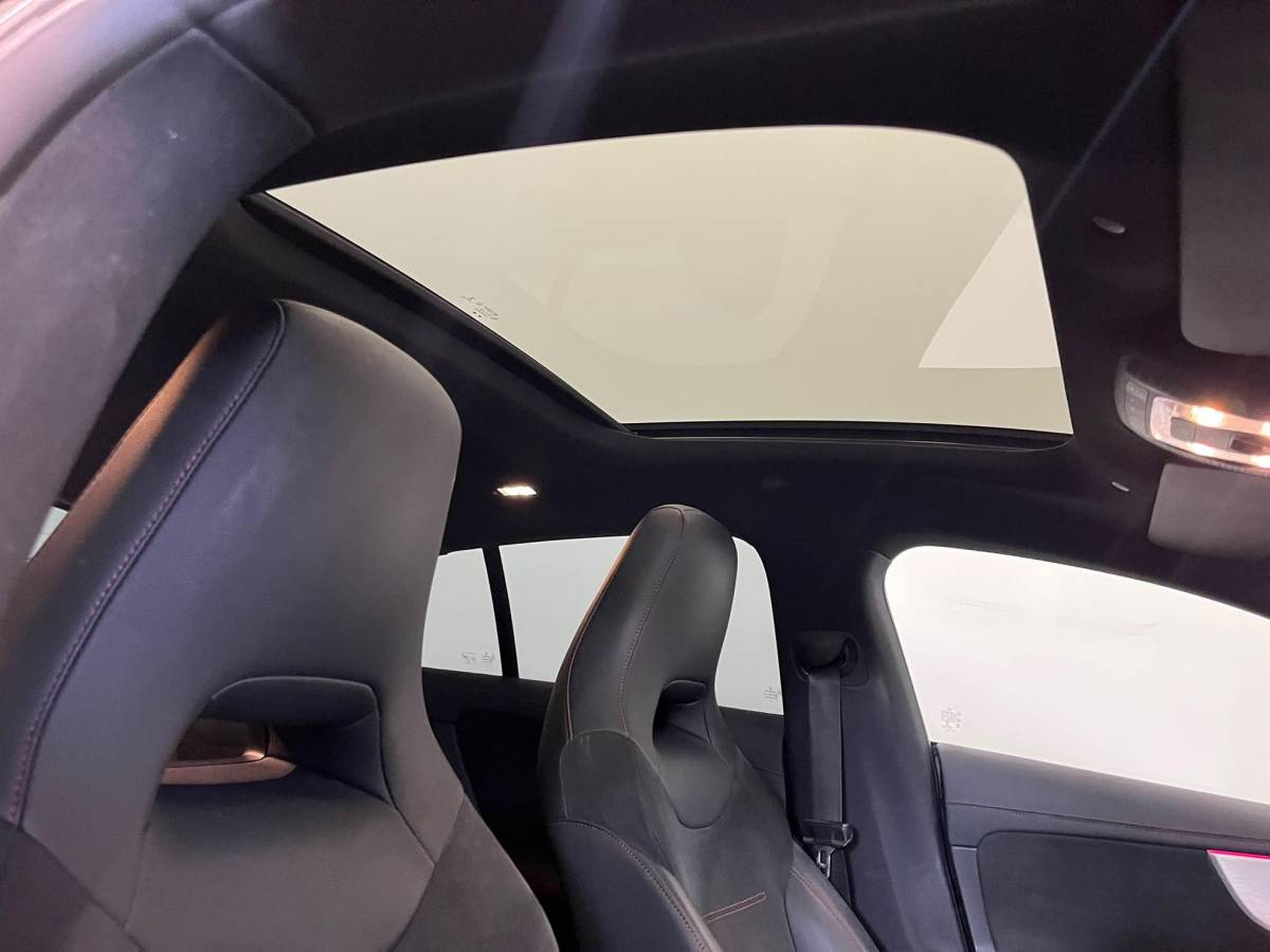 Mercedes-Benz CLA Mercedes-Benz CLA-klasse Shooting Brake 180 Business Solution AMG Panoramadak Trekhaak Multibeam LED Nightpakket
