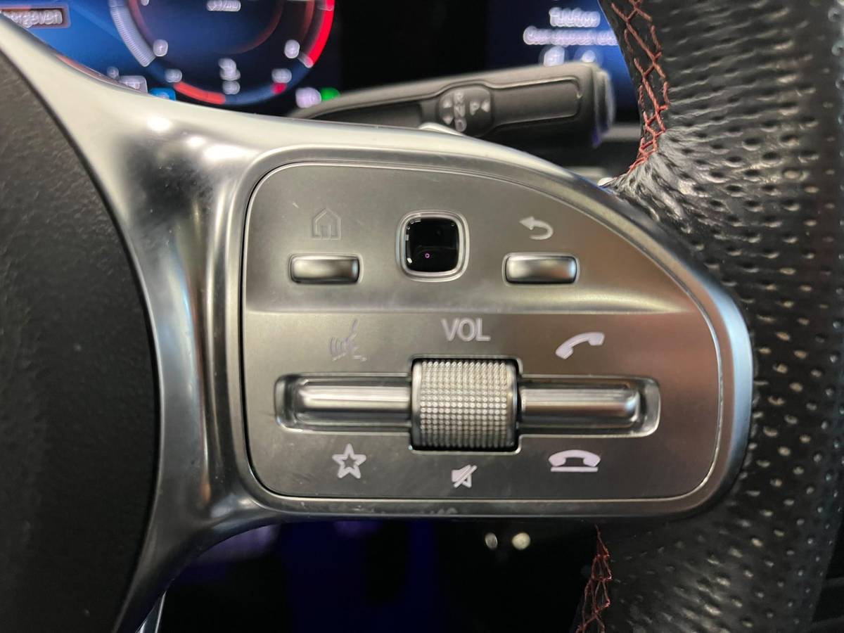 Mercedes-Benz CLA Mercedes-Benz CLA-klasse Shooting Brake 180 Business Solution AMG Panoramadak Trekhaak Multibeam LED Nightpakket