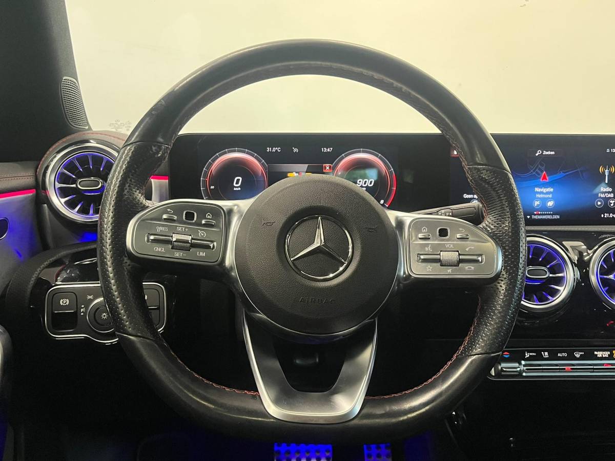 Mercedes-Benz CLA Mercedes-Benz CLA-klasse Shooting Brake 180 Business Solution AMG Panoramadak Trekhaak Multibeam LED Nightpakket
