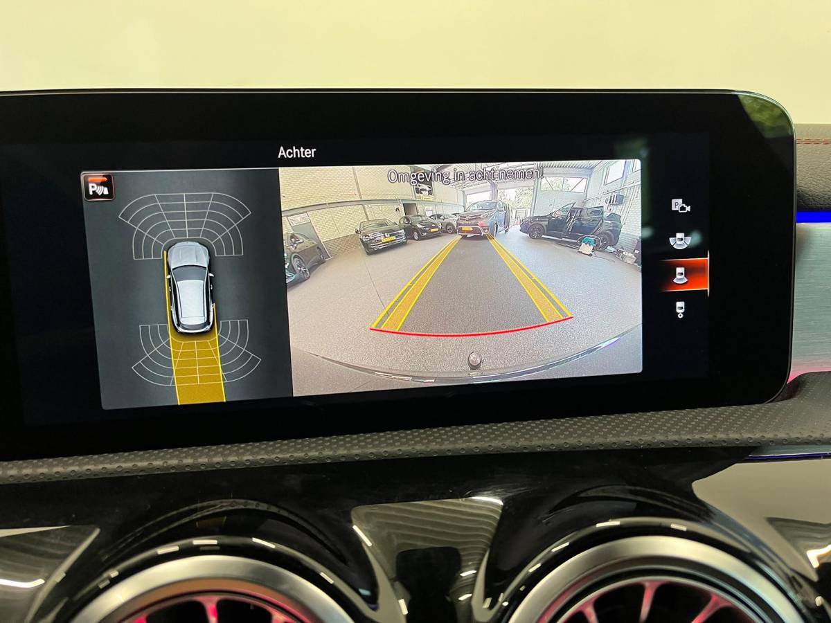Mercedes-Benz CLA Mercedes-Benz CLA-klasse Shooting Brake 180 Business Solution AMG Panoramadak Trekhaak Multibeam LED Nightpakket