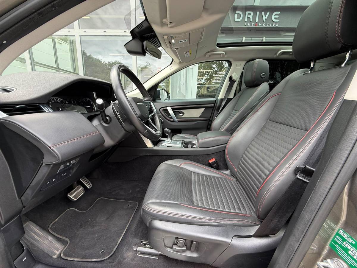 Land Rover Discovery Sport Land Rover Discovery Sport P300e 1.5 R-Dynamic HSE |Pano|ACC|Ventilatie|Winter|Meridian|Sfeer|El.Trekhaak|Silicon Premium