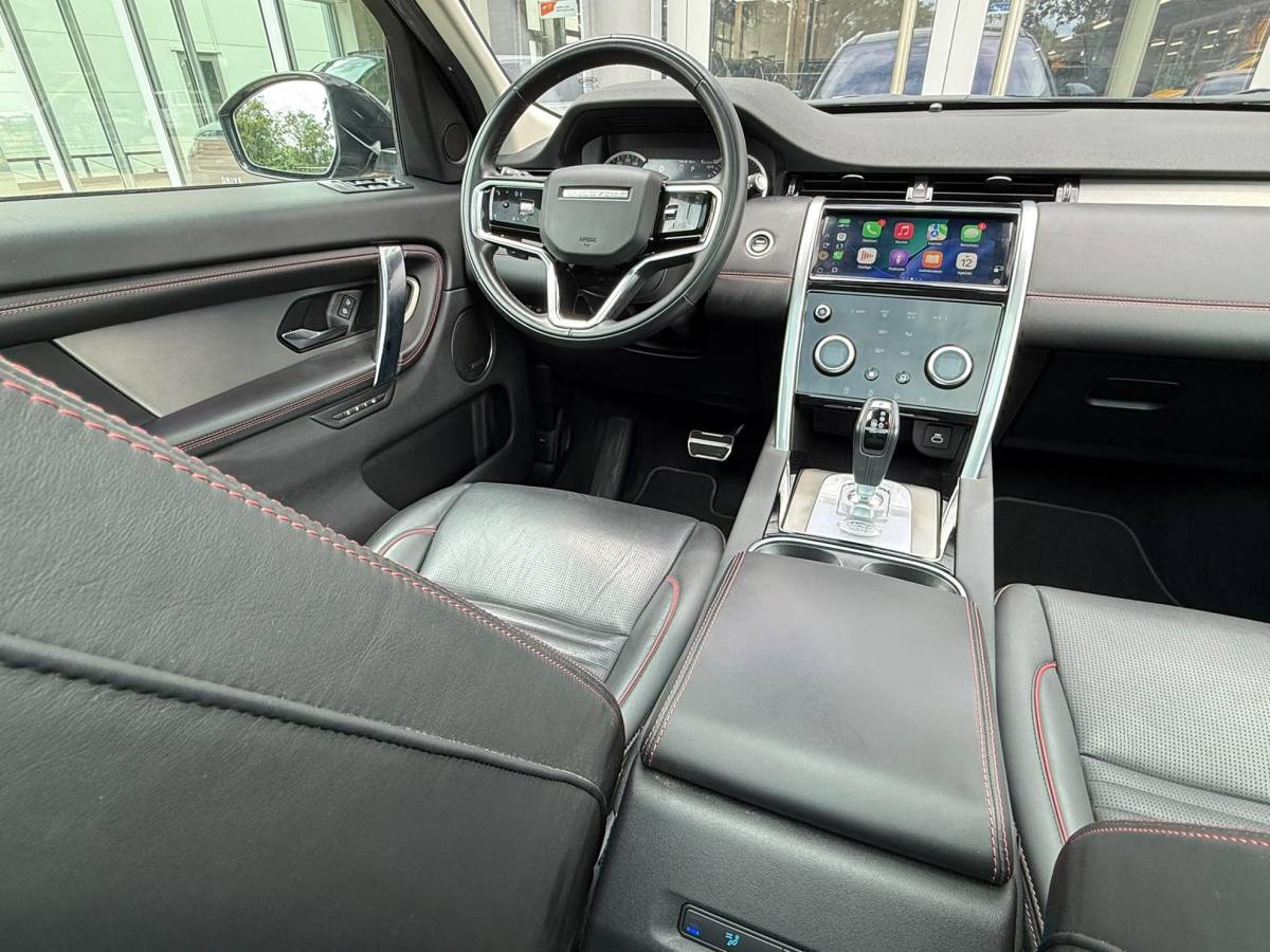 Land Rover Discovery Sport Land Rover Discovery Sport P300e 1.5 R-Dynamic HSE |Pano|ACC|Ventilatie|Winter|Meridian|Sfeer|El.Trekhaak|Silicon Premium