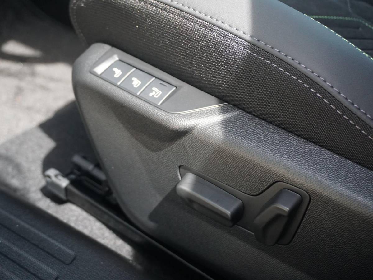Peugeot e-2008 Peugeot e-2008 EV GT Avantage 54 kWh Leder Alcantara
