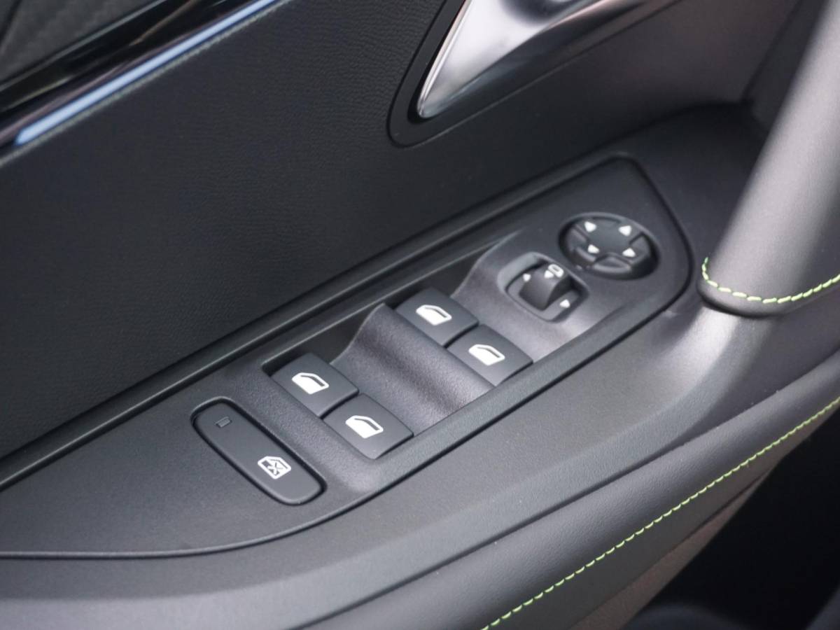 Peugeot e-2008 Peugeot e-2008 EV GT Avantage 54 kWh Leder Alcantara