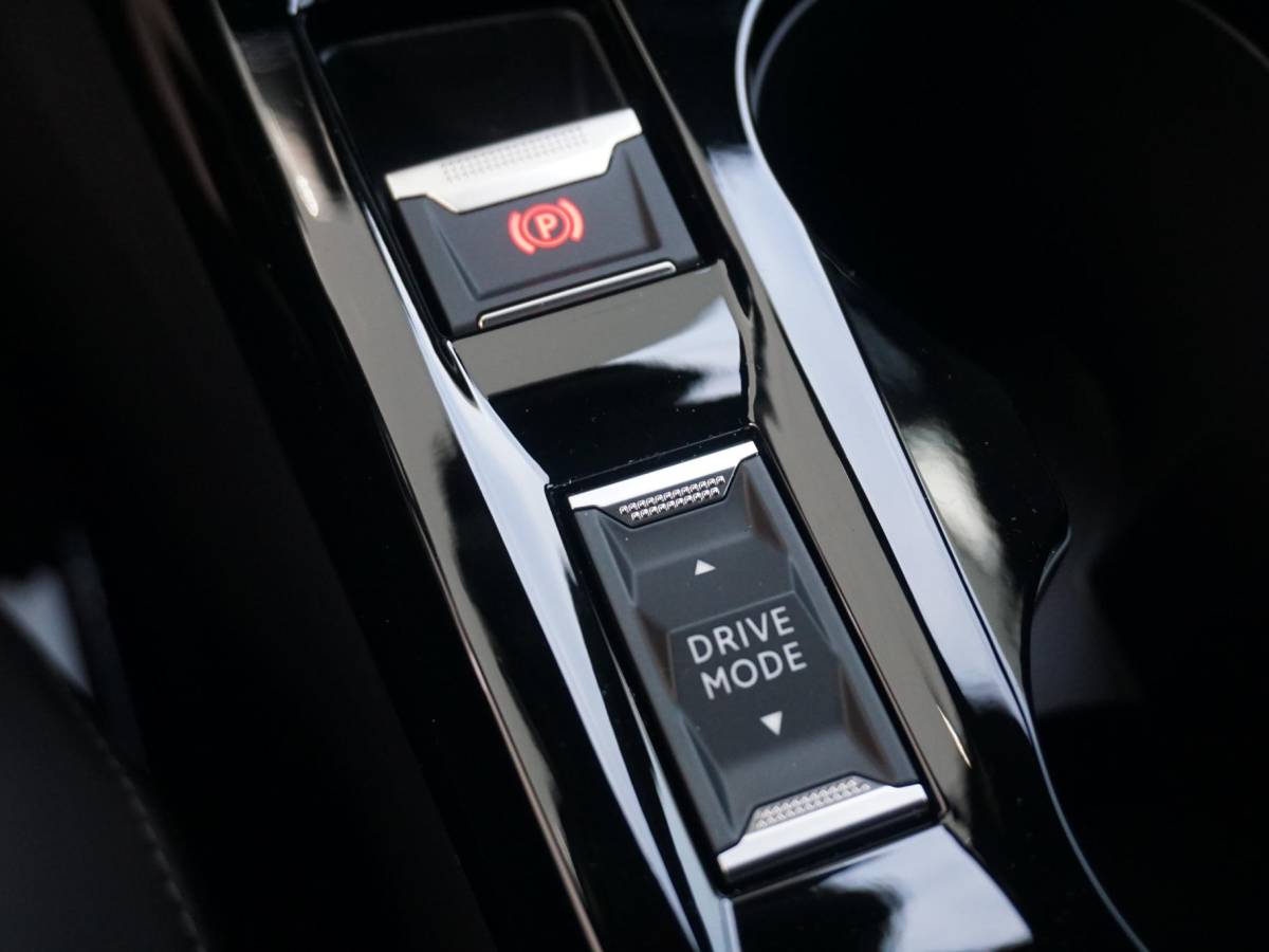 Peugeot e-2008 Peugeot e-2008 EV GT Avantage 54 kWh Leder Alcantara