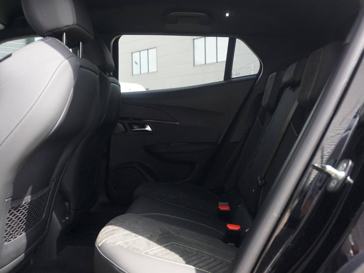 Peugeot e-2008 Peugeot e-2008 EV GT Avantage 54 kWh Leder Alcantara