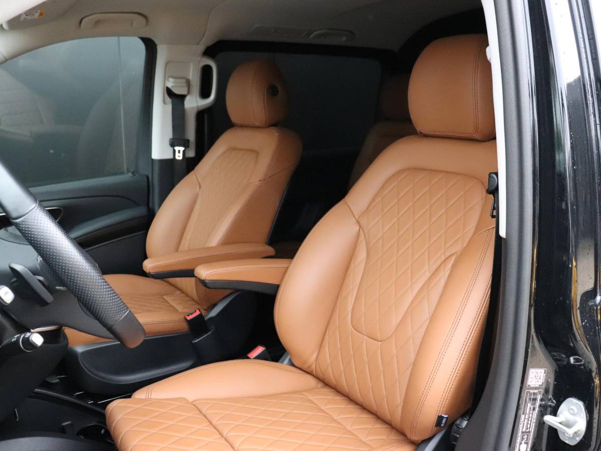 Mercedes-Benz V-Klasse Mercedes-Benz V-klasse 300d 4-MATIC Extra Lang DC Avantgarde Edition | 5 PERS. | LEDER | CAMERA | ELEK. SCHUIFDEUR | LUCHTVERING | STOELVERW. | CRUISE | NAVI |