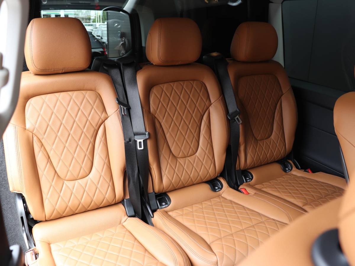 Mercedes-Benz V-Klasse Mercedes-Benz V-klasse 300d 4-MATIC Extra Lang DC Avantgarde Edition | 5 PERS. | LEDER | CAMERA | ELEK. SCHUIFDEUR | LUCHTVERING | STOELVERW. | CRUISE | NAVI |