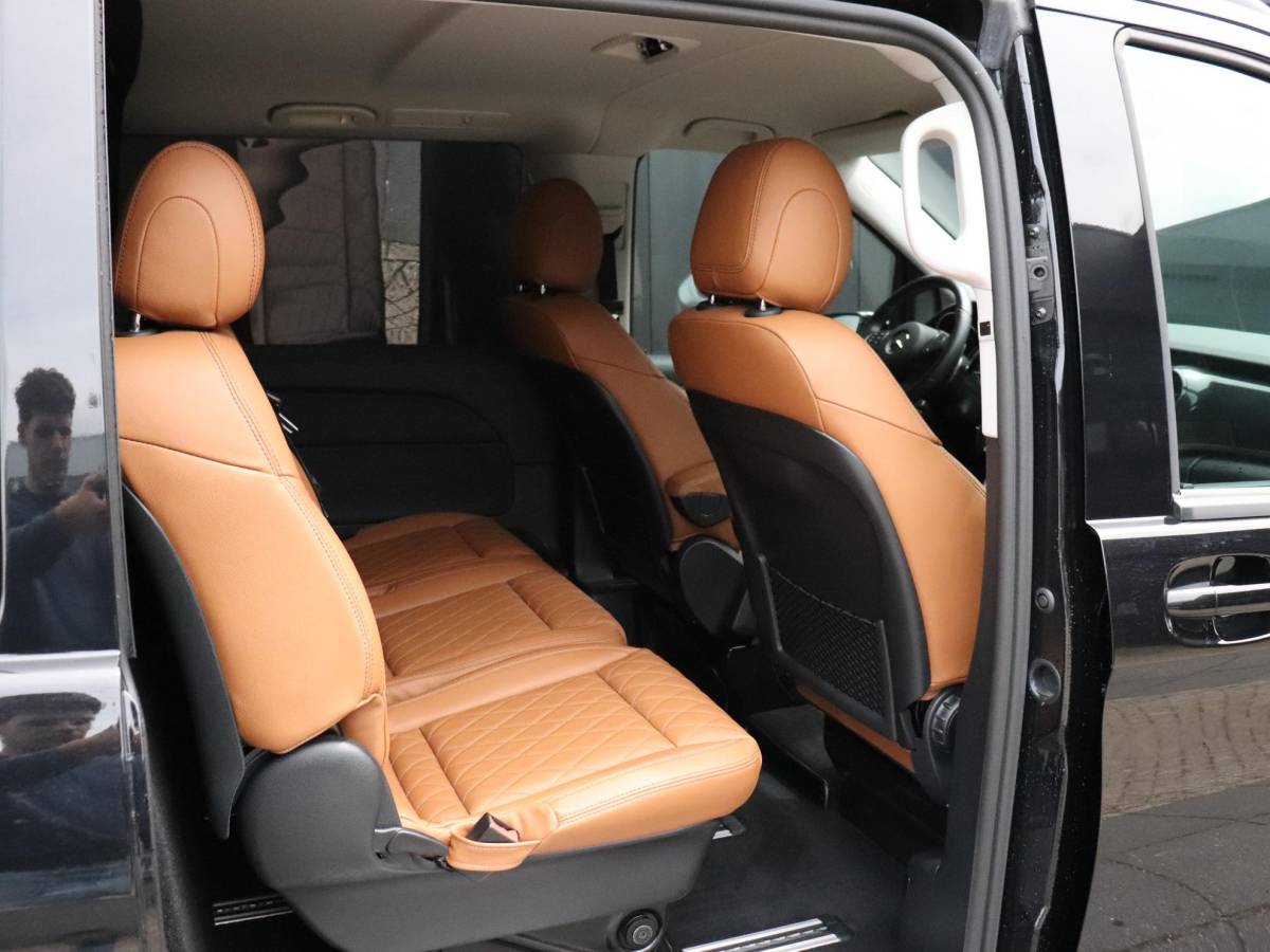 Mercedes-Benz V-Klasse Mercedes-Benz V-klasse 300d 4-MATIC Extra Lang DC Avantgarde Edition | 5 PERS. | LEDER | CAMERA | ELEK. SCHUIFDEUR | LUCHTVERING | STOELVERW. | CRUISE | NAVI |
