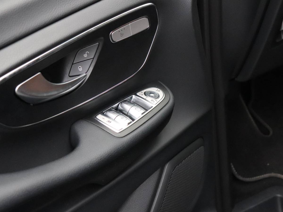 Mercedes-Benz V-Klasse Mercedes-Benz V-klasse 300d 4-MATIC Extra Lang DC Avantgarde Edition | 5 PERS. | LEDER | CAMERA | ELEK. SCHUIFDEUR | LUCHTVERING | STOELVERW. | CRUISE | NAVI |