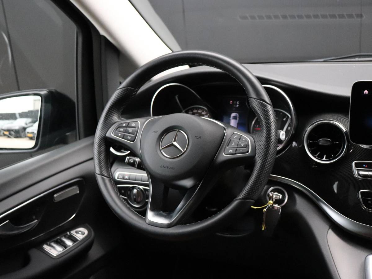Mercedes-Benz V-Klasse Mercedes-Benz V-klasse 300d 4-MATIC Extra Lang DC Avantgarde Edition | 5 PERS. | LEDER | CAMERA | ELEK. SCHUIFDEUR | LUCHTVERING | STOELVERW. | CRUISE | NAVI |