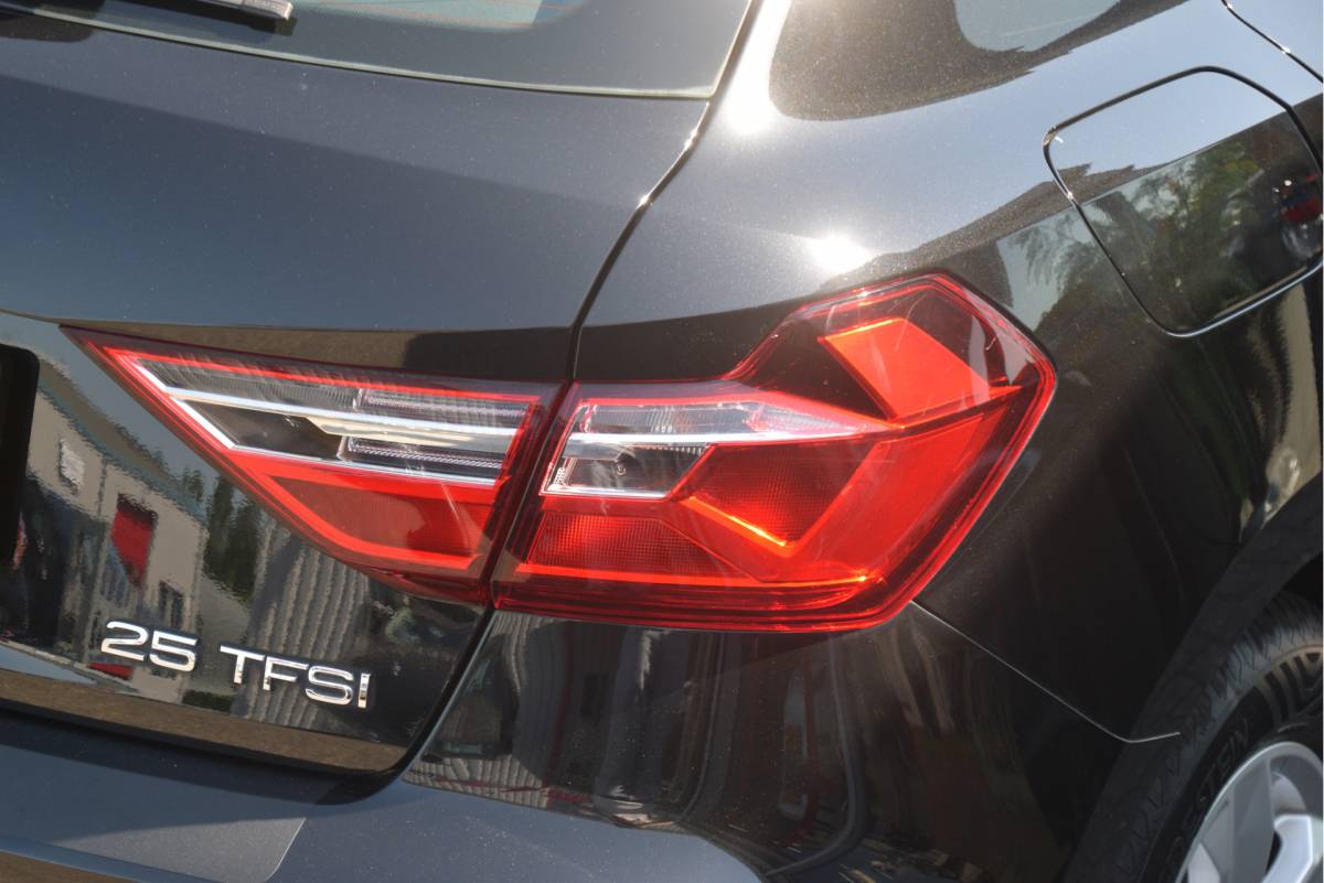 Audi A1 Sportback Audi A1 Sportback 25 TFSI Pro Line Carplay | DAB | Virtual cockpit | Sportstuur | LMV