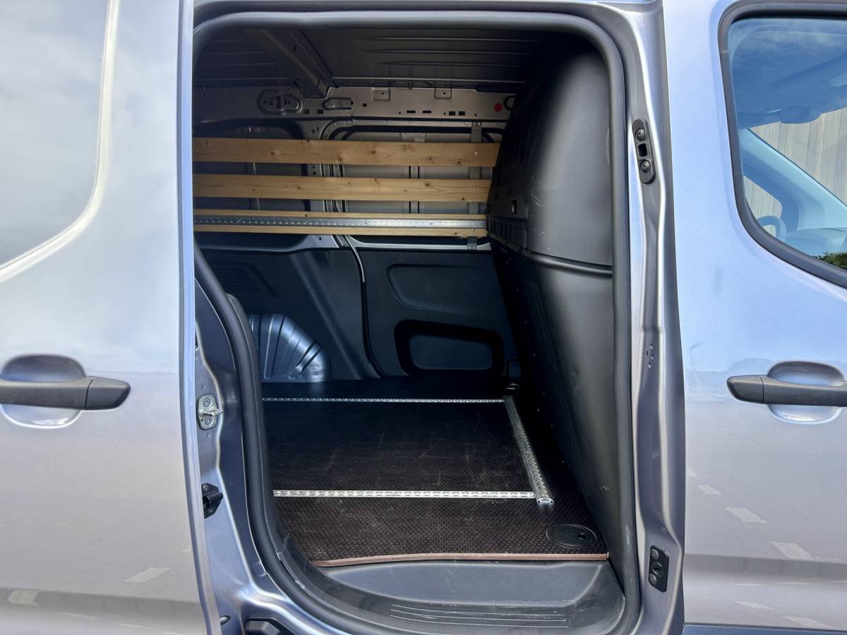 Opel Combo Opel Combo 1.5D L1H1 Standaard | Cruise Control | Parkeersensoren | Apple Carplay | Android Auto |