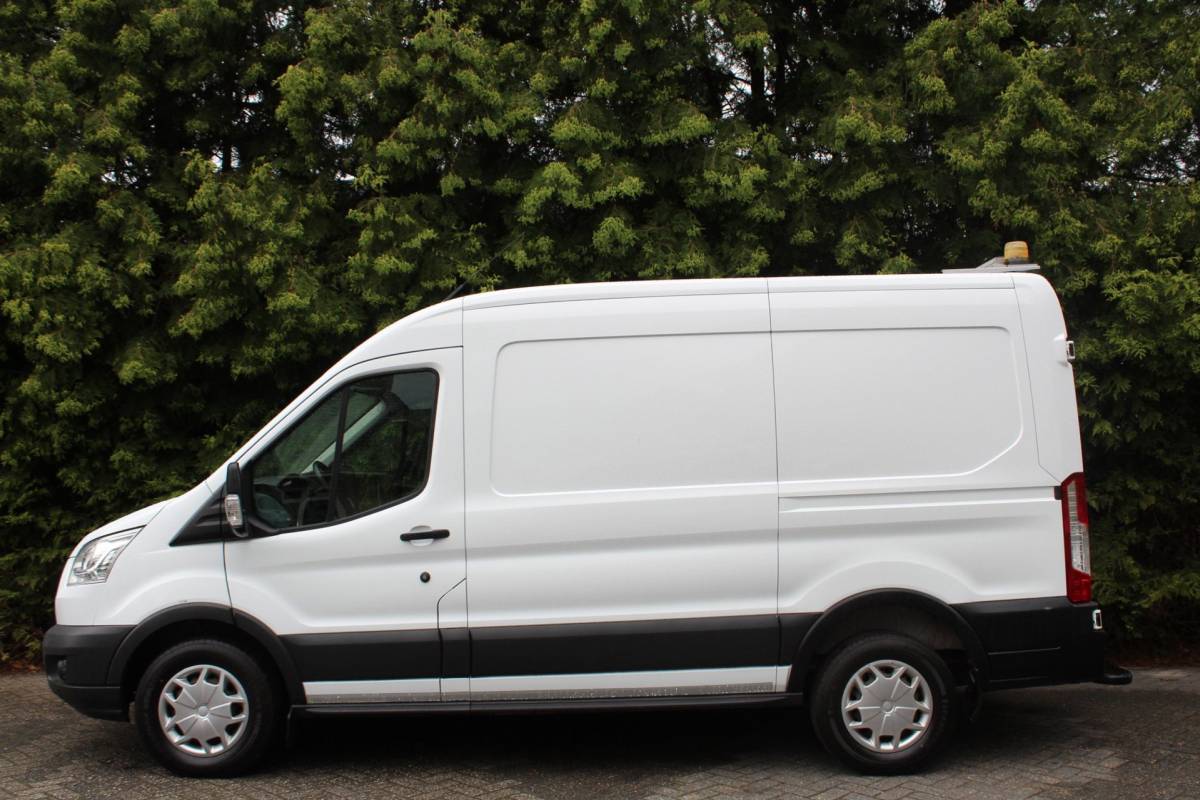 Ford Transit Ford TRANSIT 350 2.0 TDCI L2H2 Trend 131PK | Airco | Cruise Control | Navigatie | Camera | Inbouw