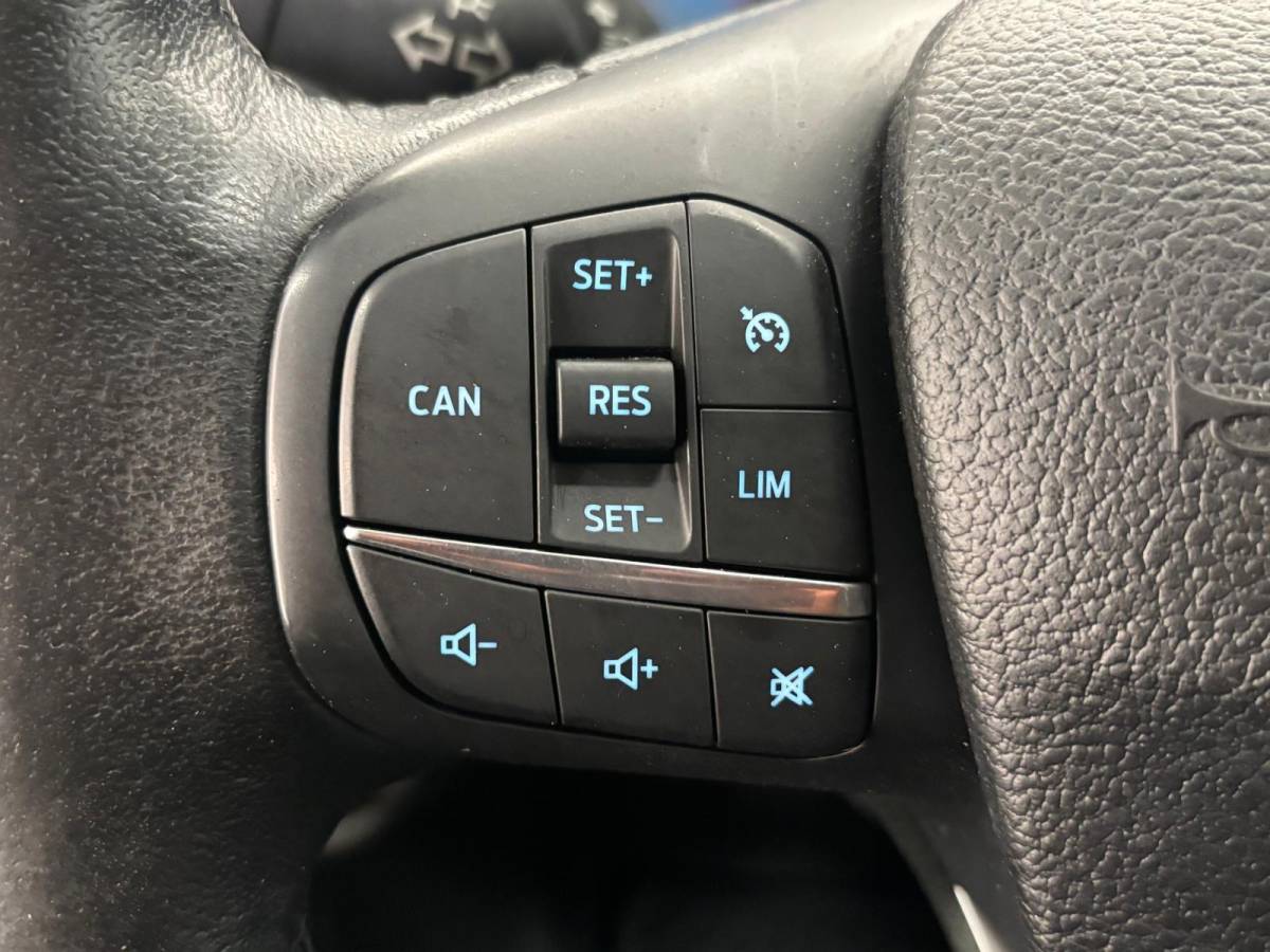 Ford Transit Ford Transit 310 2.0 TDCI L2H2 Trend 130PK Airco Cruise Control Stoelverwarming Verwarmbare voorruit Parkeersensoren Elektrische verstelbare voorstoel