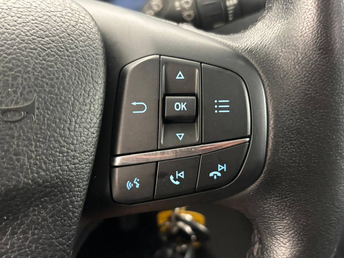 Ford Transit Ford Transit 310 2.0 TDCI L2H2 Trend 130PK Airco Cruise Control Stoelverwarming Verwarmbare voorruit Parkeersensoren Elektrische verstelbare voorstoel
