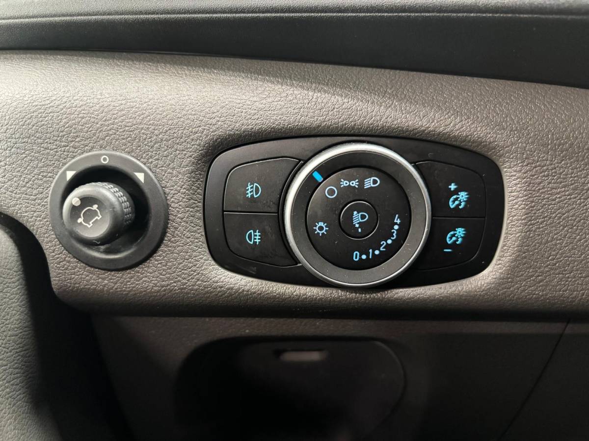 Ford Transit Ford Transit 310 2.0 TDCI L2H2 Trend 130PK Airco Cruise Control Stoelverwarming Verwarmbare voorruit Parkeersensoren Elektrische verstelbare voorstoel