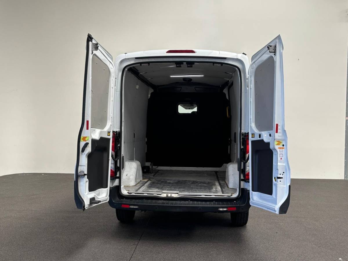 Ford Transit Ford Transit 310 2.0 TDCI L2H2 Trend 130PK Airco Cruise Control Stoelverwarming Verwarmbare voorruit Parkeersensoren Elektrische verstelbare voorstoel