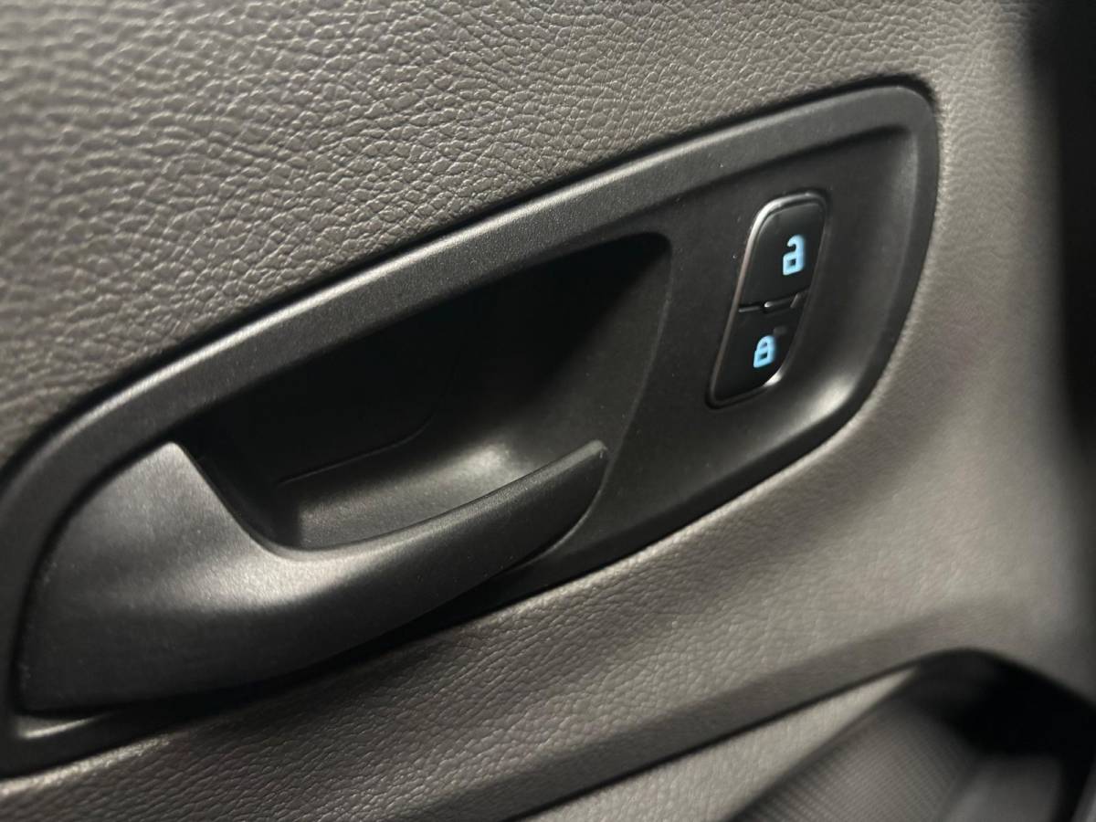 Ford Transit Ford Transit 310 2.0 TDCI L2H2 Trend 130PK Airco Cruise Control Stoelverwarming Verwarmbare voorruit Parkeersensoren Elektrische verstelbare voorstoel