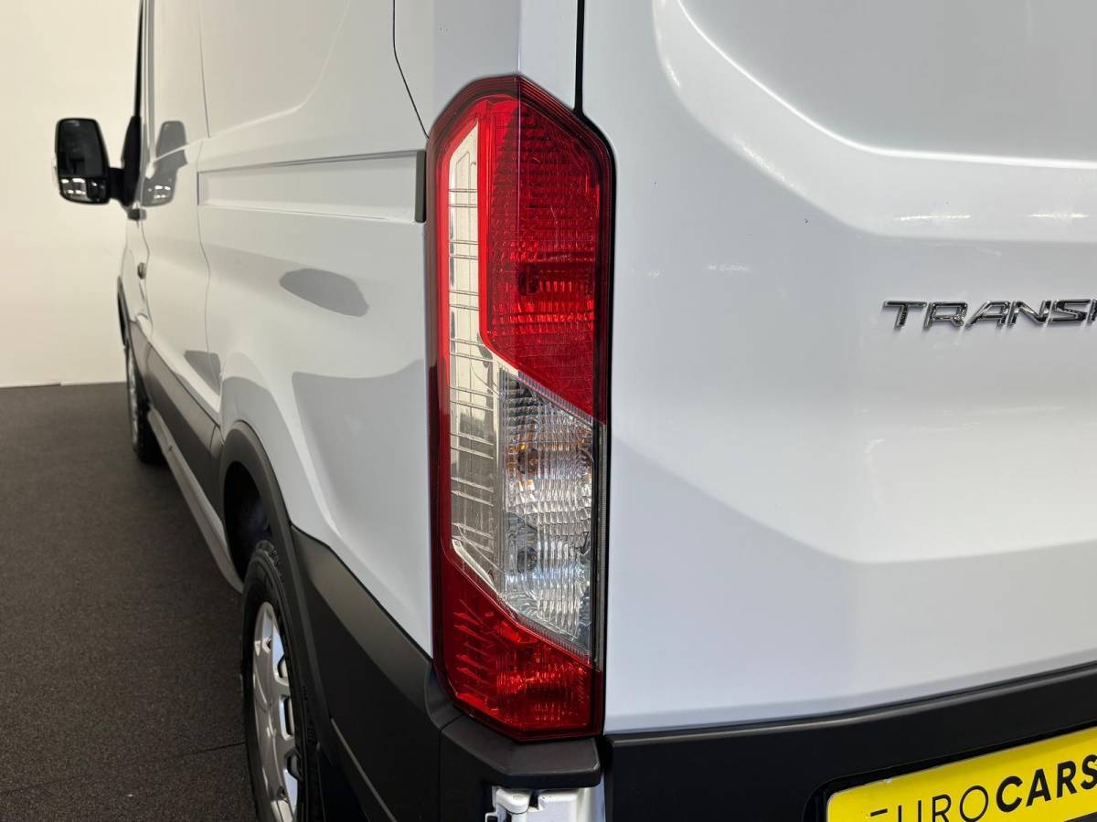 Ford Transit Ford Transit 310 2.0 TDCI L2H2 Trend 130PK Airco Cruise Control Stoelverwarming Verwarmbare voorruit Parkeersensoren Elektrische verstelbare voorstoel