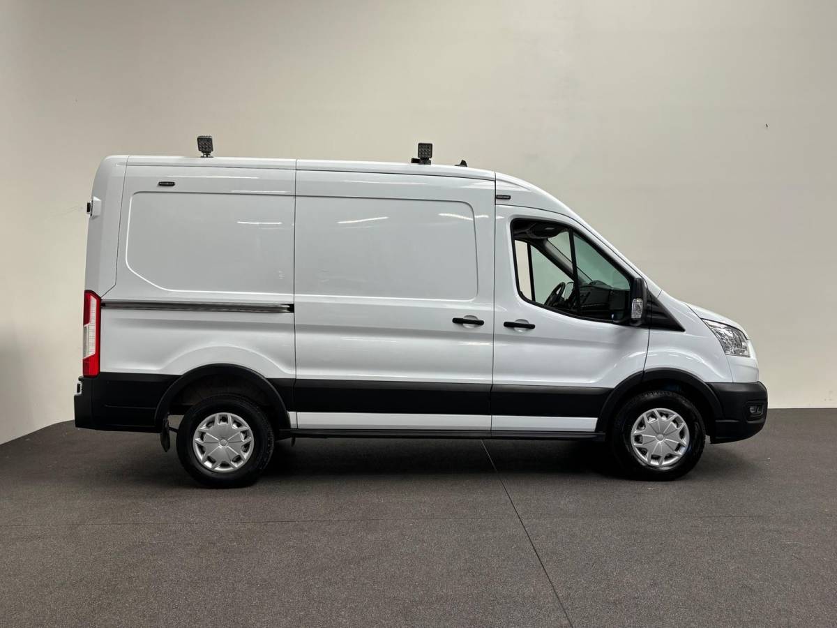 Ford Transit Ford Transit 310 2.0 TDCI L2H2 Trend 130PK Airco Cruise Control Stoelverwarming Verwarmbare voorruit Parkeersensoren Elektrische verstelbare voorstoel