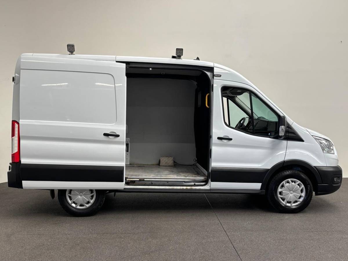 Ford Transit Ford Transit 310 2.0 TDCI L2H2 Trend 130PK Airco Cruise Control Stoelverwarming Verwarmbare voorruit Parkeersensoren Elektrische verstelbare voorstoel