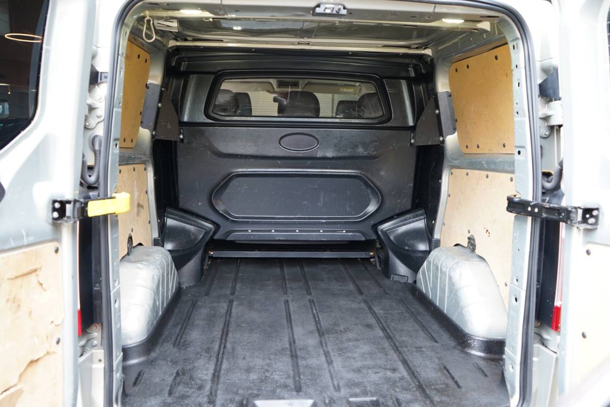 Ford Transit Custom Ford Transit Custom 270 2.2 TDCI L1H1 Limited DC | NAVI | AIRCO | CRUISE | TREKHAAK | PDC | APK.
