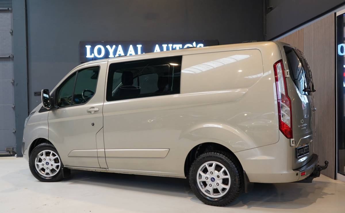Ford Transit Custom Ford Transit Custom 270 2.2 TDCI L1H1 Limited DC | NAVI | AIRCO | CRUISE | TREKHAAK | PDC | APK.