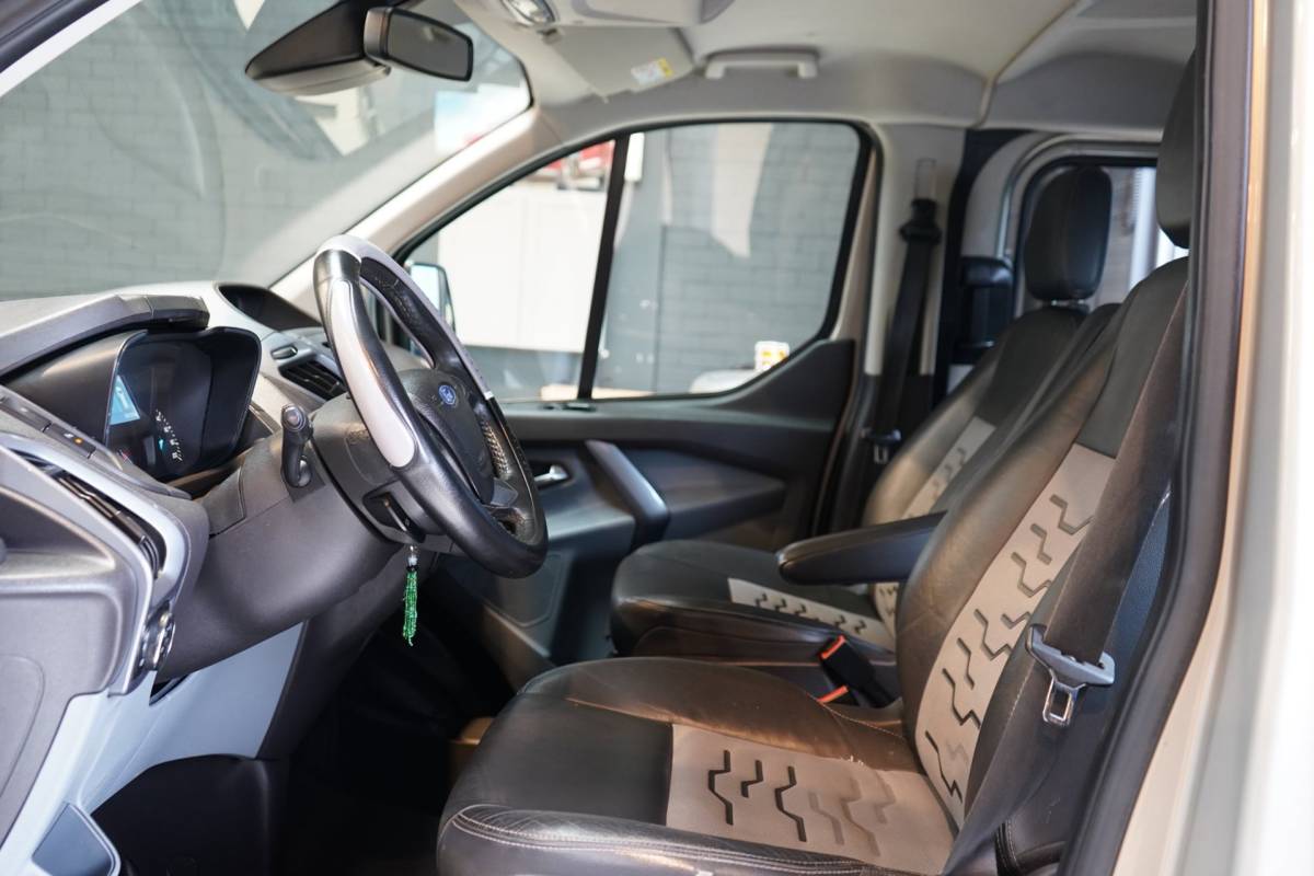 Ford Transit Custom Ford Transit Custom 270 2.2 TDCI L1H1 Limited DC | NAVI | AIRCO | CRUISE | TREKHAAK | PDC | APK.