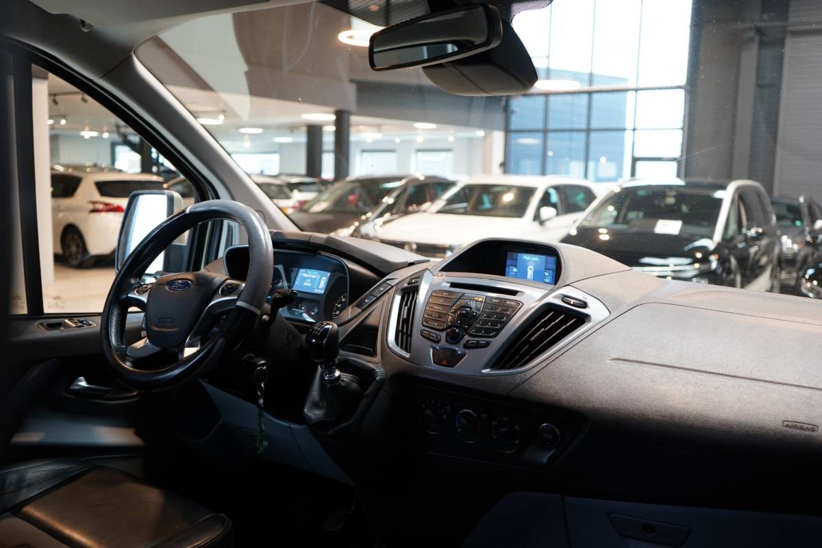 Ford Transit Custom Ford Transit Custom 270 2.2 TDCI L1H1 Limited DC | NAVI | AIRCO | CRUISE | TREKHAAK | PDC | APK.