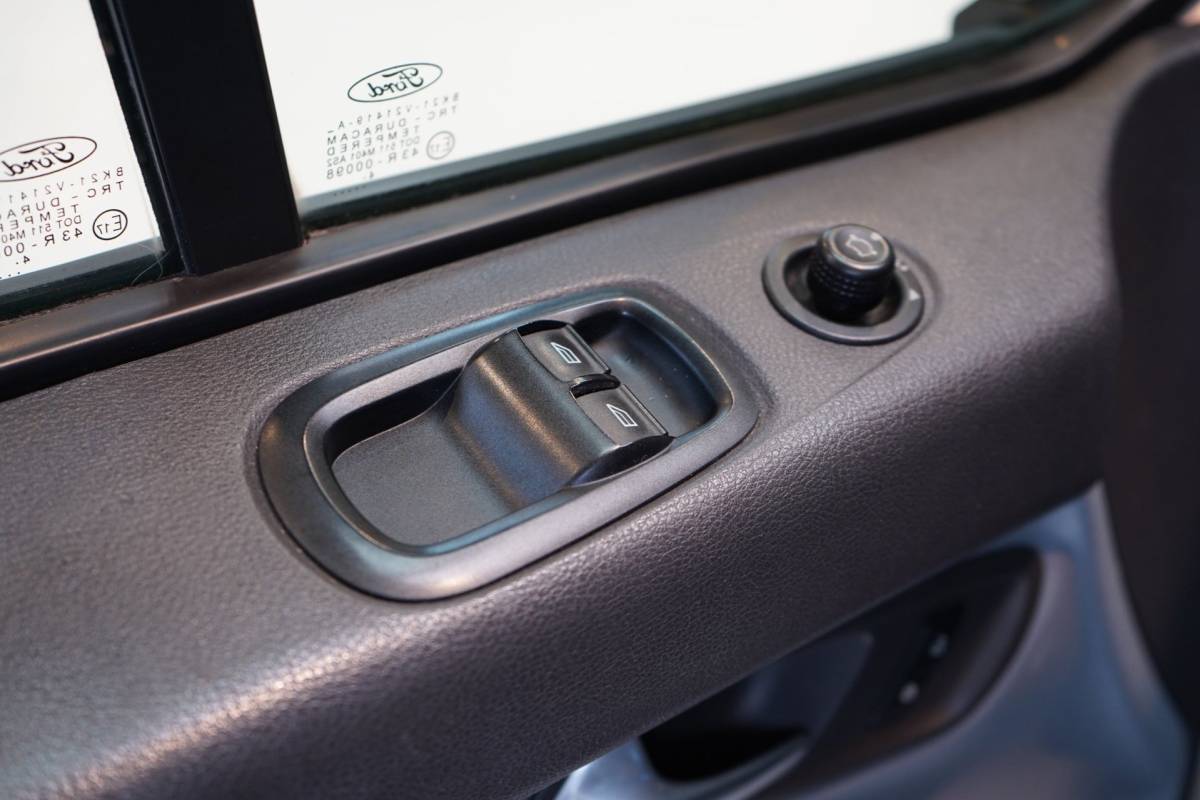 Ford Transit Custom Ford Transit Custom 270 2.2 TDCI L1H1 Limited DC | NAVI | AIRCO | CRUISE | TREKHAAK | PDC | APK.