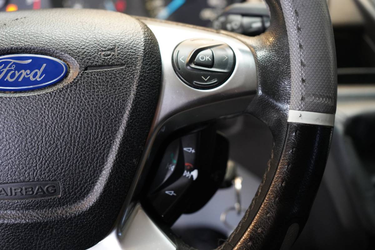 Ford Transit Custom Ford Transit Custom 270 2.2 TDCI L1H1 Limited DC | NAVI | AIRCO | CRUISE | TREKHAAK | PDC | APK.