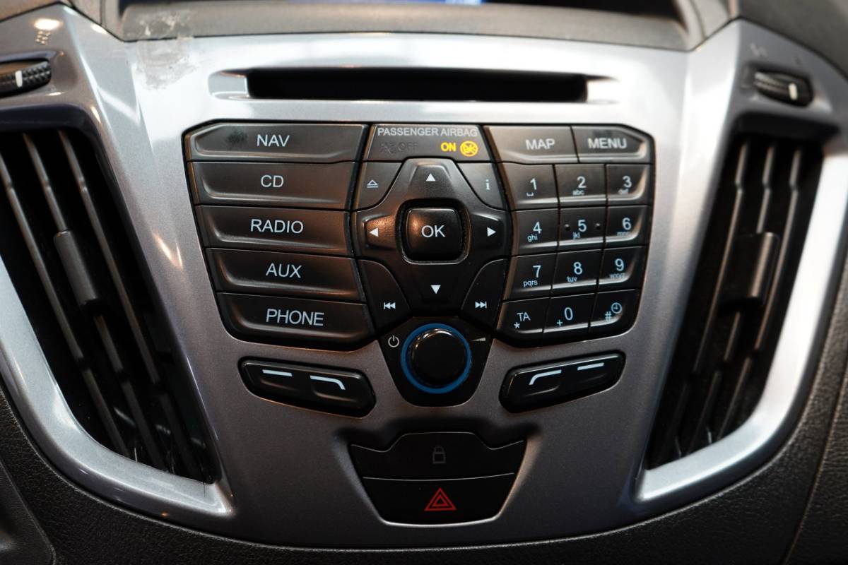 Ford Transit Custom Ford Transit Custom 270 2.2 TDCI L1H1 Limited DC | NAVI | AIRCO | CRUISE | TREKHAAK | PDC | APK.