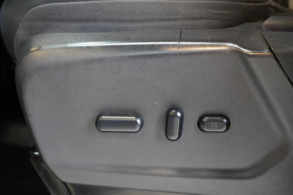 Ford Transit Custom Ford Transit Custom 270 2.2 TDCI L1H1 Limited DC | NAVI | AIRCO | CRUISE | TREKHAAK | PDC | APK.