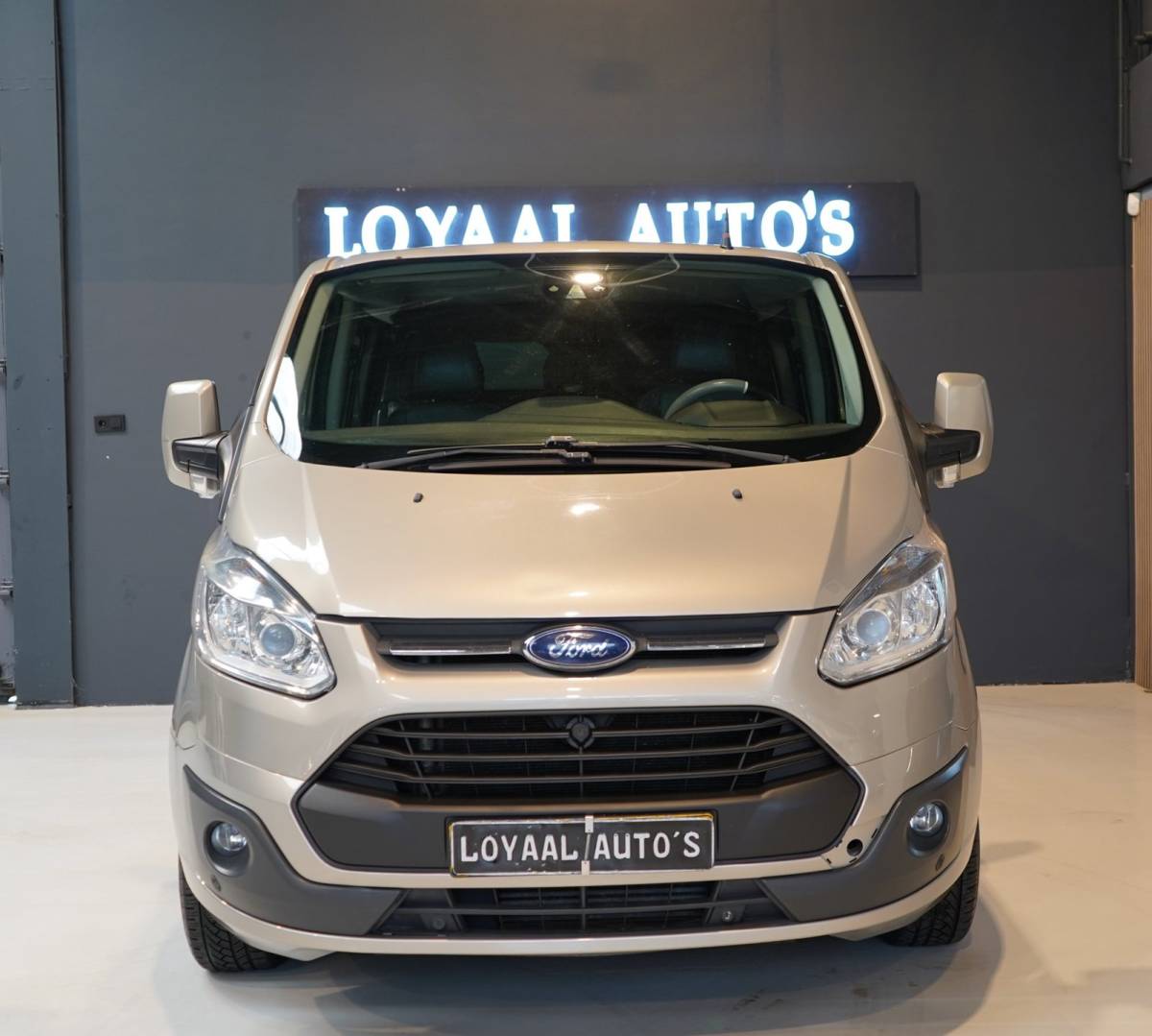Ford Transit Custom Ford Transit Custom 270 2.2 TDCI L1H1 Limited DC | NAVI | AIRCO | CRUISE | TREKHAAK | PDC | APK.