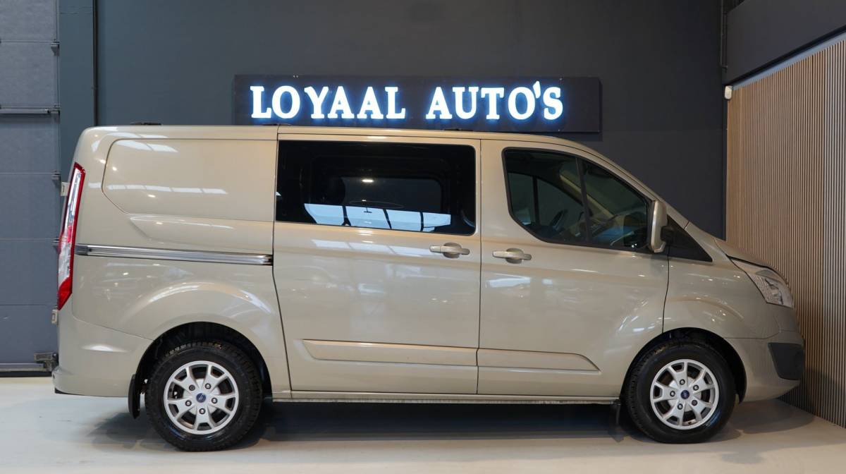 Ford Transit Custom Ford Transit Custom 270 2.2 TDCI L1H1 Limited DC | NAVI | AIRCO | CRUISE | TREKHAAK | PDC | APK.