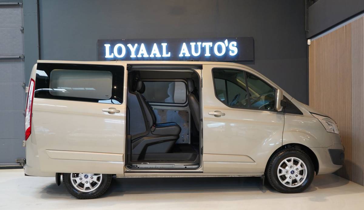 Ford Transit Custom Ford Transit Custom 270 2.2 TDCI L1H1 Limited DC | NAVI | AIRCO | CRUISE | TREKHAAK | PDC | APK.