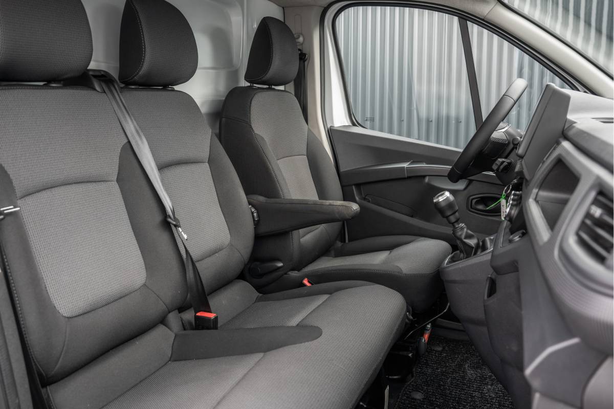 Renault Trafic Renault Trafic **2.0 dCi 110 L2H1 | 1e Eigenaar | LED | Camera | Cruise | PDC | Airco**