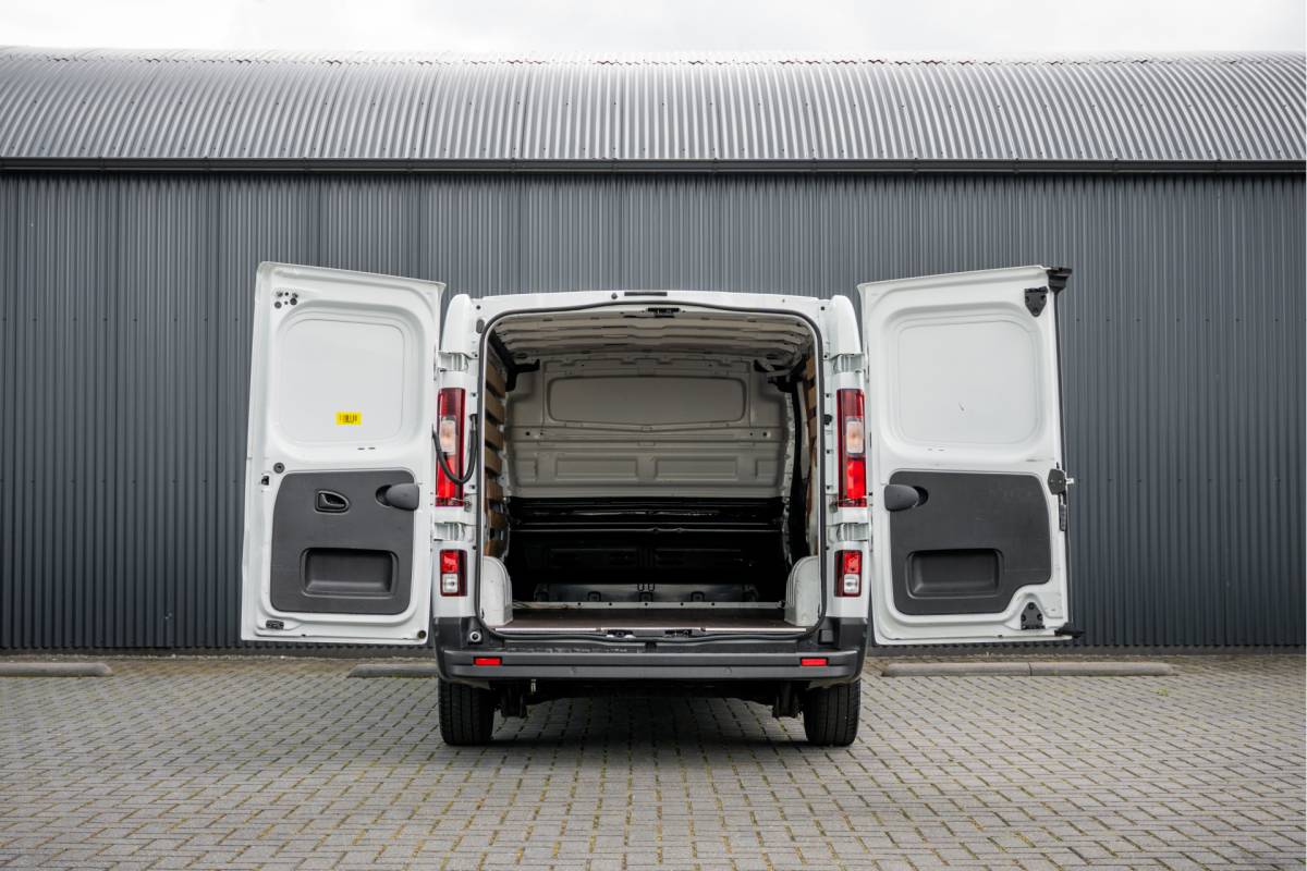 Renault Trafic Renault Trafic **2.0 dCi 110 L2H1 | 1e Eigenaar | LED | Camera | Cruise | PDC | Airco**