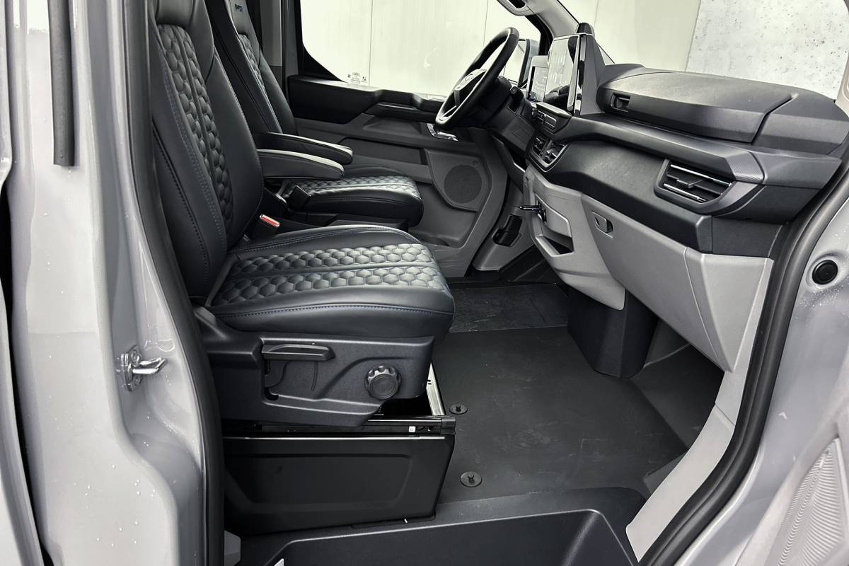 Ford  Ford E-Custom 340 L2 Raptor Edition 71 KWh | Lederen bekleding | 2x schuifdeur | Driver assist pack premium | Stoelverwarming
