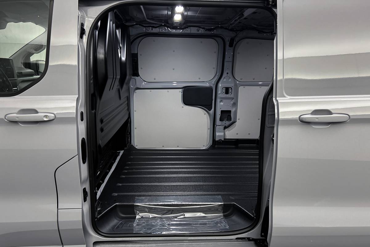 Ford  Ford E-Custom 340 L2 Raptor Edition 71 KWh | Lederen bekleding | 2x schuifdeur | Driver assist pack premium | Stoelverwarming