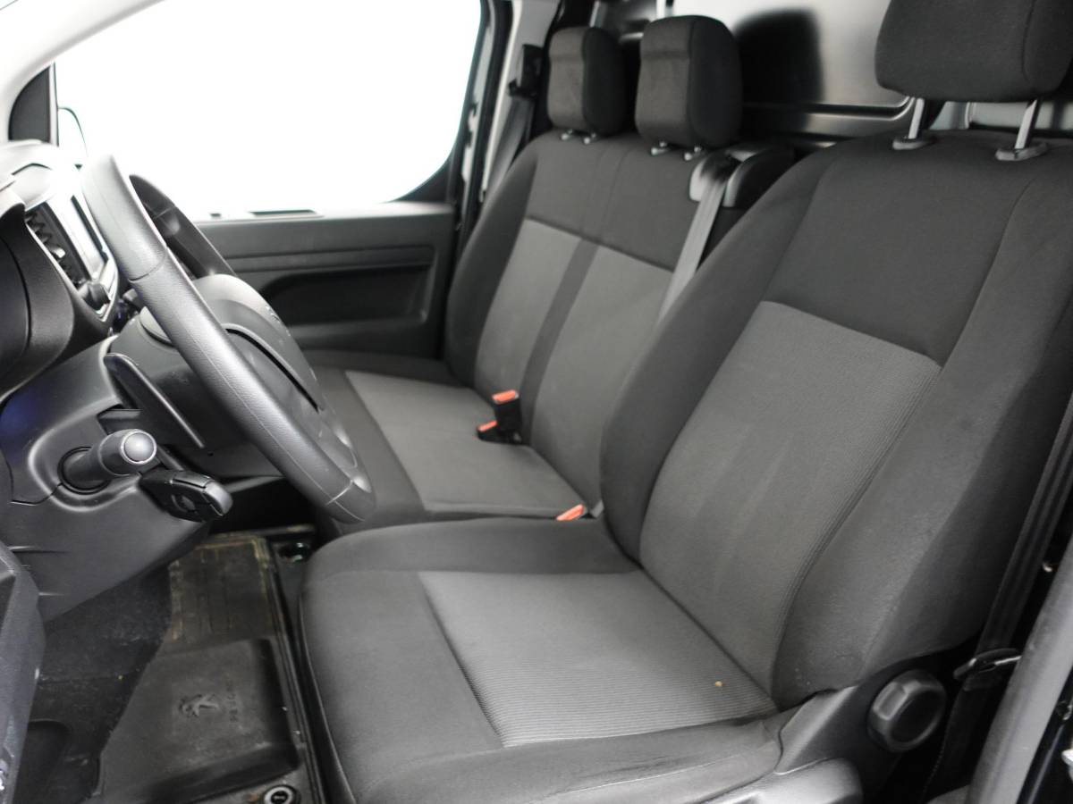 Peugeot Expert Peugeot Expert 2.0 BlueHDI 145PK L3 Automaat Airco Navigatie Trekhaak Cruise Control Carplay