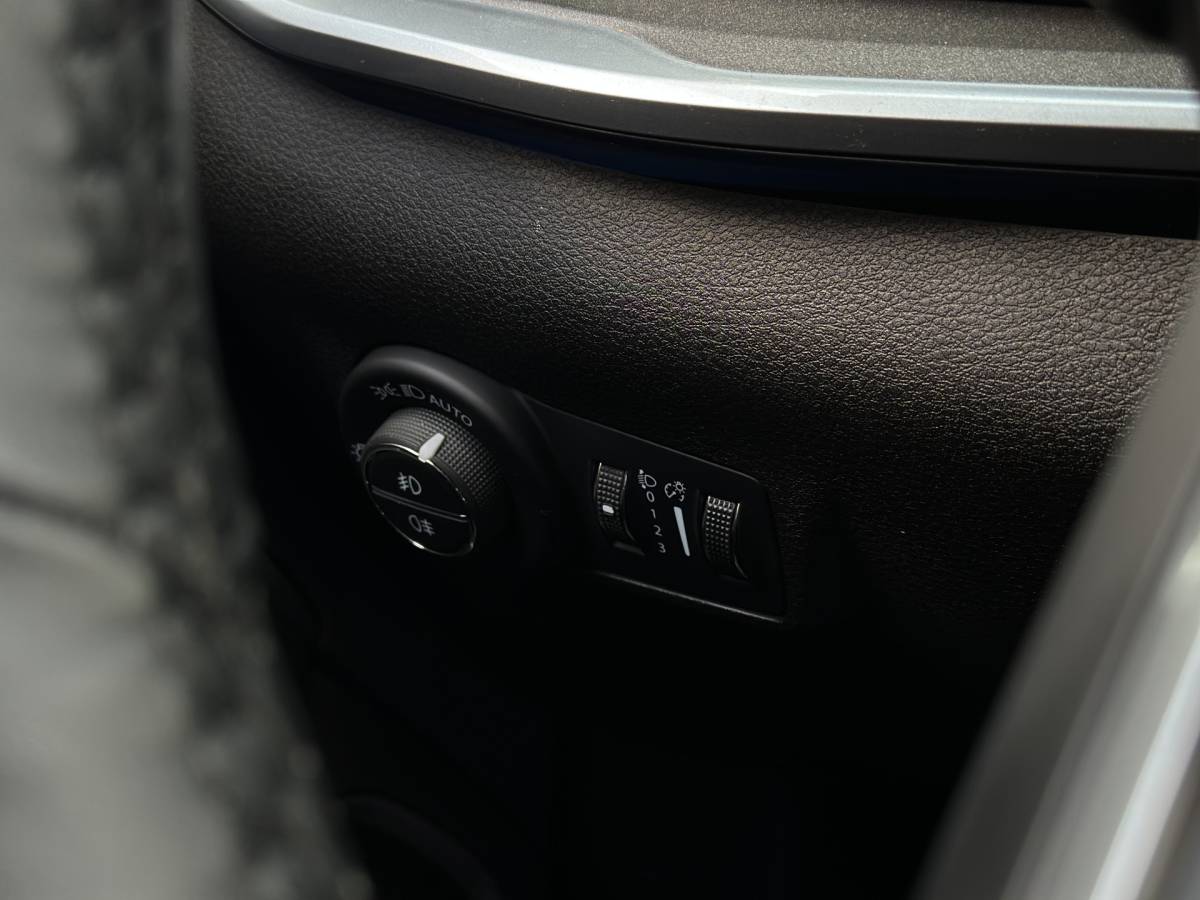 Jeep Compass Jeep Compass 1.5T e-Hybrid Longitude 1450KG trekgewicht/Stoel+stuur verwarming.