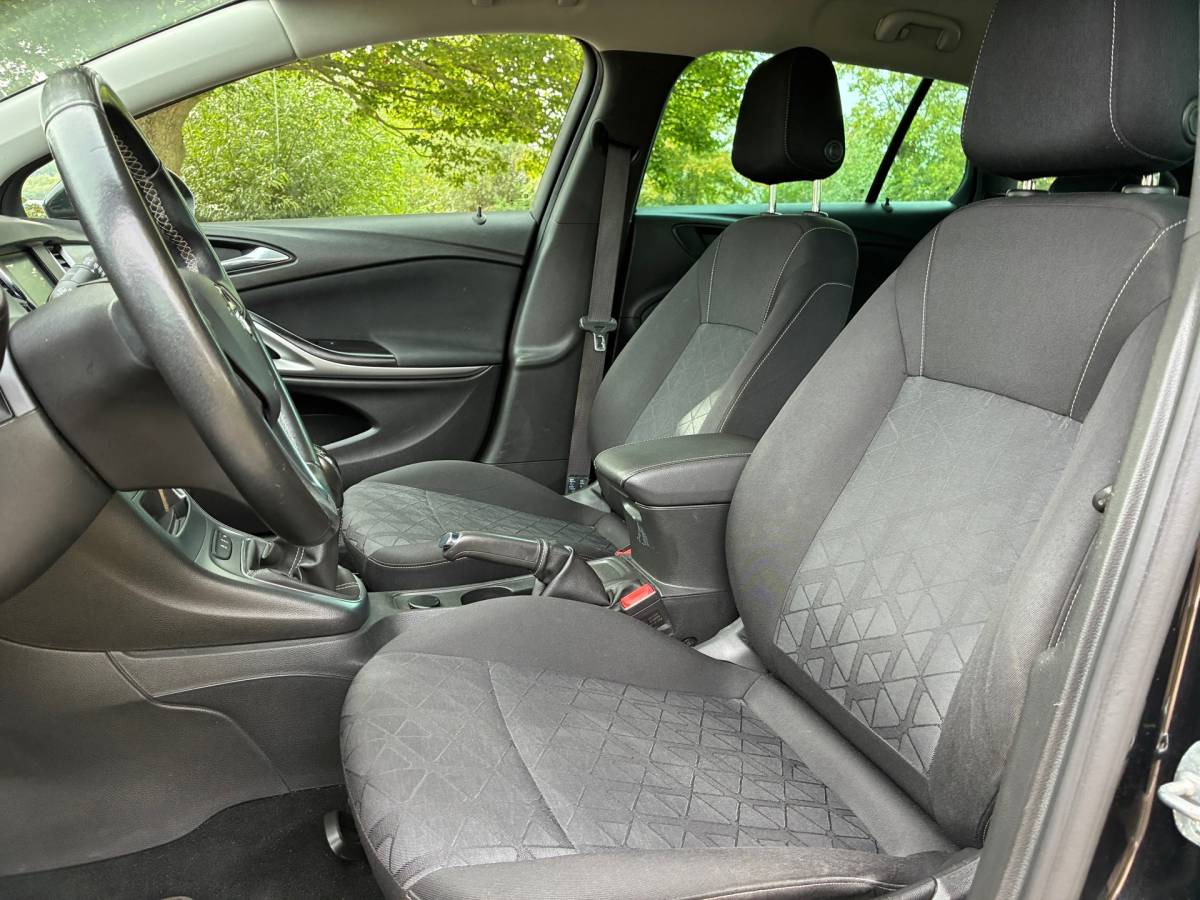 Opel Astra Opel Astra Sports Tourer 1.0 Turbo 120 Jaar Edition | Navi + Clima + Cruise nu €6.975,-!!