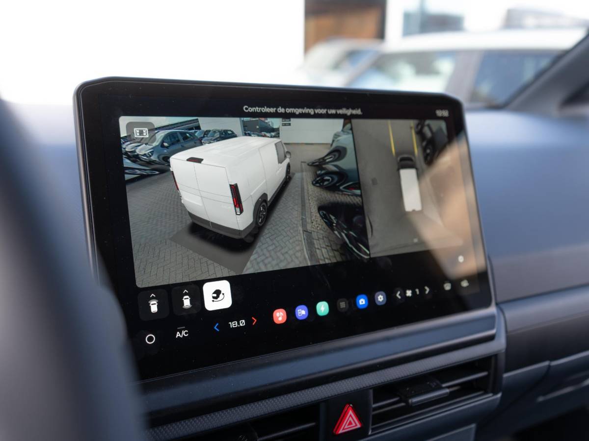 Kia PV5 Kia PV5 L2H1 Elite Executive 71.2 kWh | Actieprijs* | OP VOORRAAD | Stoel ventilatie | All season banden | Navi. | Clima. | Achteruitrijcamera | Adapt. Cruise. | Stoel&Stuur Verwarming | Dodehoekcamera | Parkeersensoren | Bekleding In Stof/Lederlook Combinatie